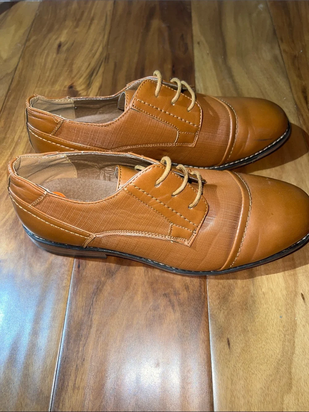 Tahari  *Folley* Lace up Oxford Shoes.